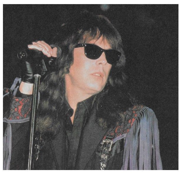 Dokken / Don Dokken On Stage - Sunglasses - Looking to His Left (1988)