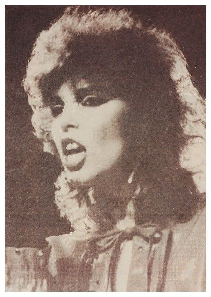 Benatar, Pat / On Stage-Singing-Profile (1983)