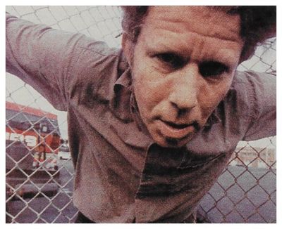 Waits, Tom / Hanging On to Steel Fence (1990)