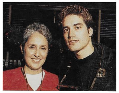 Baez, Joan / Short Hair-Red and White Top-with Unknown Male (1992)