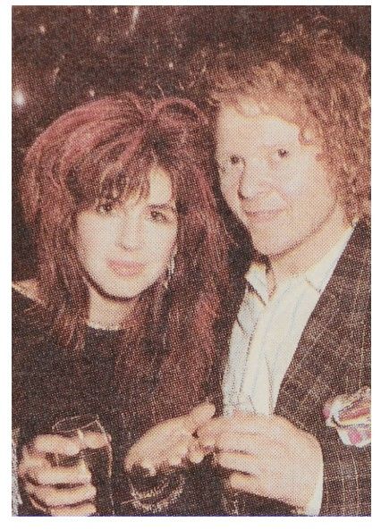 Bangles / Michael Steele with Mick Hucknall-Holding Drinks (1987)