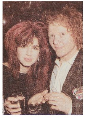 Bangles / Michael Steele with Mick Hucknall-Holding Drinks (1987)
