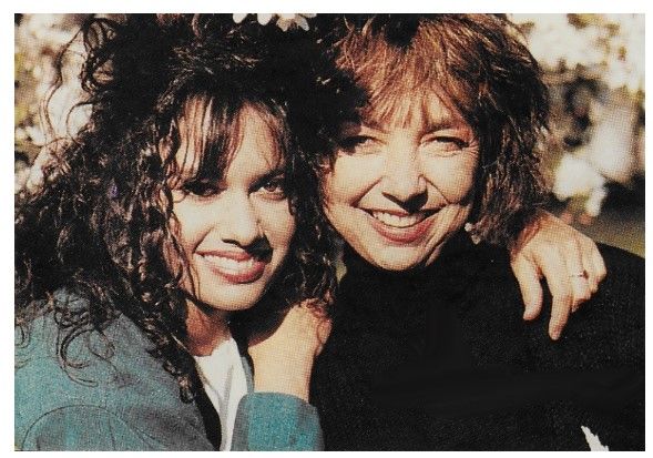 Hoffs, Susanna / Outdoors-With Her Mom (1990)