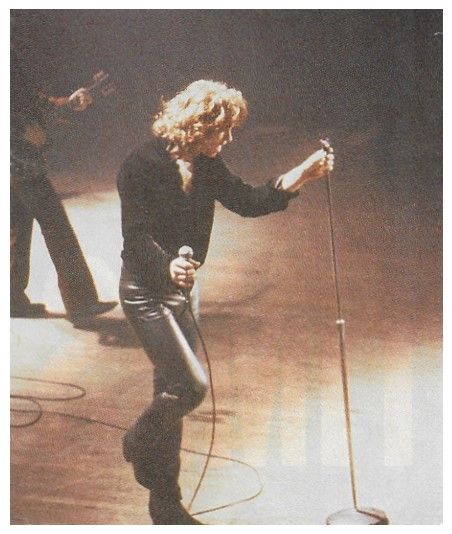 Kilmer, Val / As Jim Morrison-On Stage-Black Shirt (1991)