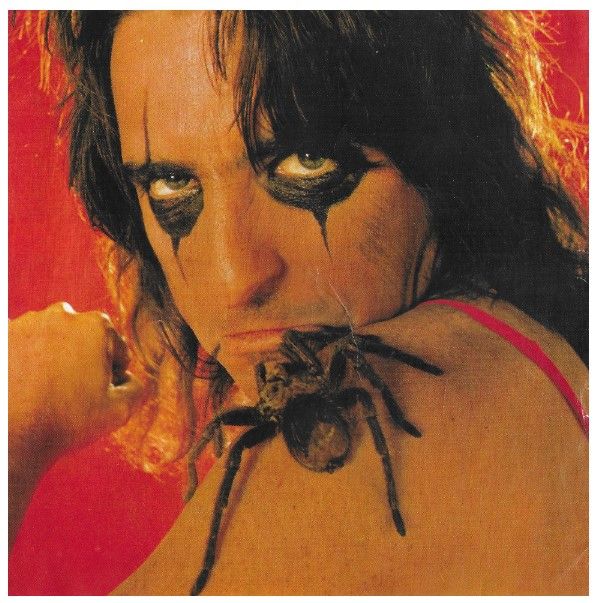 Cooper, Alice / Closeup-Spider On Shoulder-Red Background (1975)