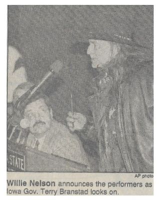 Nelson, Willie / Announces Performers as Iowa Gov. Looks On (1993)