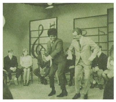 Brown, James / On Stage-Lloyd Thaxton Show (1964)