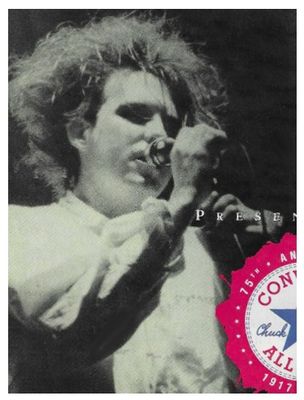 Cure, The / Robert Smith-On Stage-Dark Background (1992)