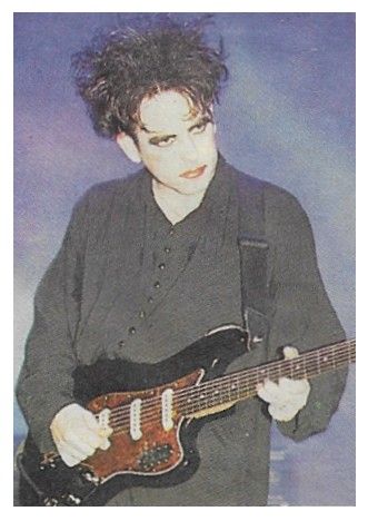Cure, The / Robert Smith-On Stage-Playing Guitar (1992)