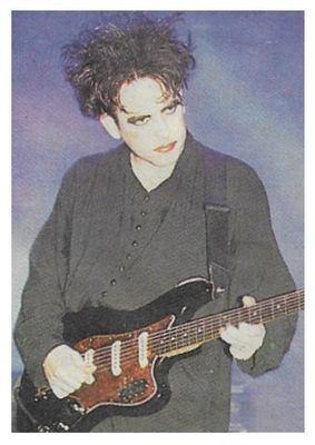 Cure, The / Robert Smith-On Stage-Playing Guitar (1992)
