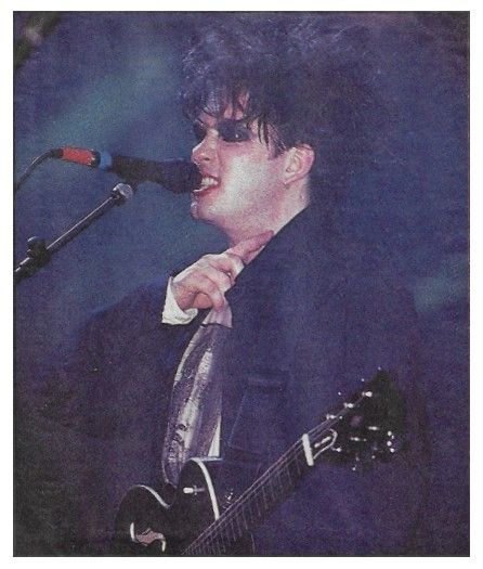 Cure, The / Robert Smith-On Stage-Hand to Throat (1992)