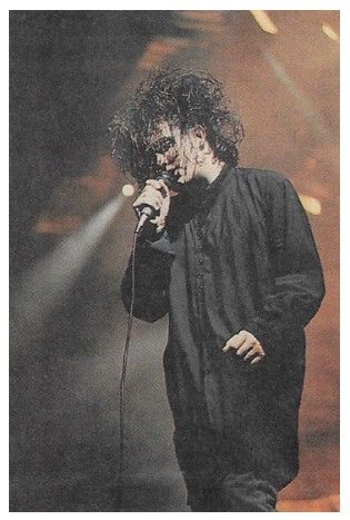 Cure, The / Robert Smith-On Stage-Looking Down (1989)
