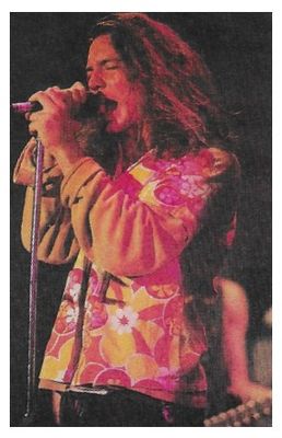 Pearl Jam / Eddie Vedder On Stage-Pink and Orange Outfit (1992)