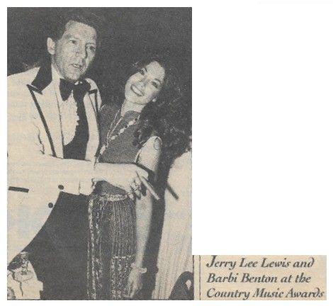Lewis, Jerry Lee / With Barbi Benton at the CMA Awards (1979)