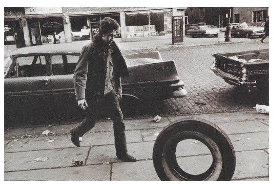 Dylan, Bob / Rolling a Tire in Greenwich Village (1963)