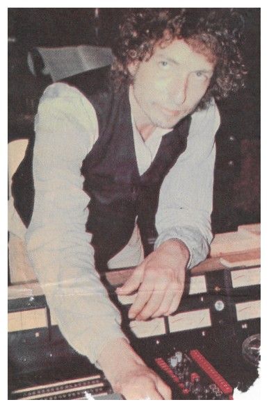 Dylan, Bob / In the Studio-White Shirt-Black Vest (1975)