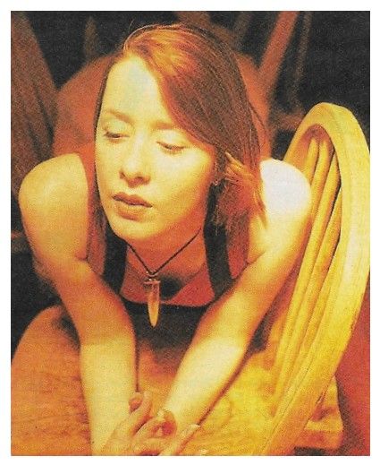 Vega, Suzanne / Resting On Wooden Chair (1992)