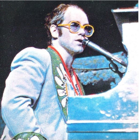 John, Elton / Madison Square Garden, Yellow Glasses | Magazine Photo (1976)