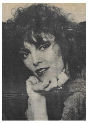 Benatar, Pat / Closeup-Hand on Chin-Los Angeles, CA / 1980