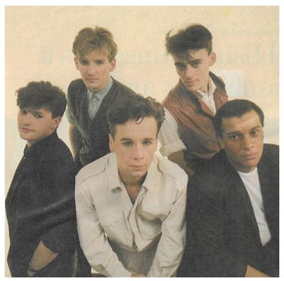 Simple Minds / Group Photo-Jim Kerr in Center / 1984