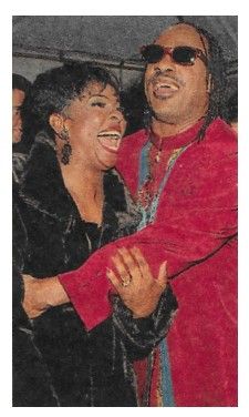 Knight, Gladys / Black Fur Coat-with Stevie Wonder / 1995