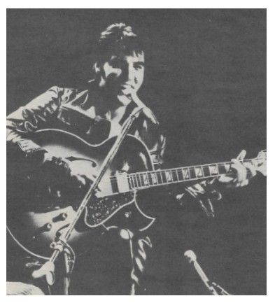 Presley, Elvis / On Stage-Comeback Special-Singing-Smiling / 1968