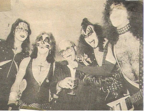 John, Elton (+ Kiss) / Backstage at the L.A. Forum (1976)