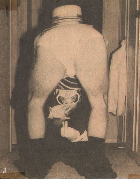 John, Elton / Bent Over, Giving &quot;The Finger&quot;, Hat On Ass | Magazine Photo (1976)