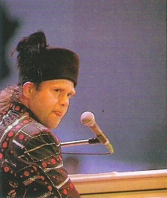 John, Elton / At Live-Aid, Wembley Stadium #4 | Magazine Photo (1985)