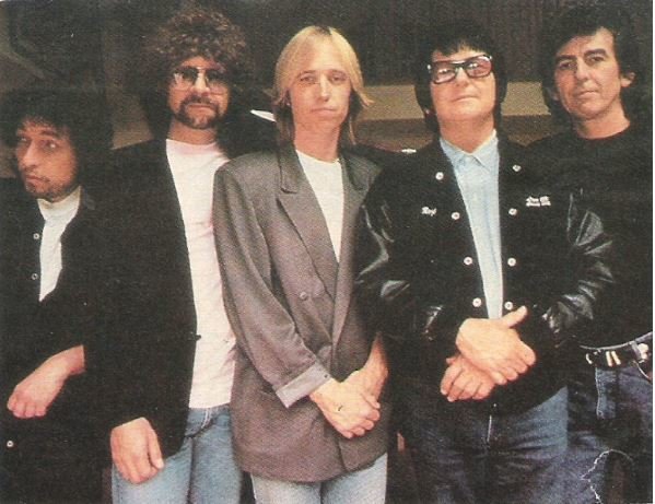 Traveling Wilburys / Group Photo #2 - Petty in Center (1988)
