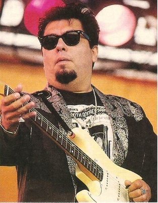 Los Lobos / Cesar Rosas On Stage, Light Yellow Guitar (1988)