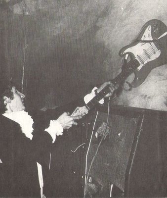 Who, The / Pete On Stage Smashing Guitar On Amp | Magazine Photo (1967)