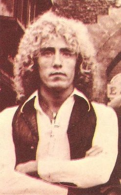 Who, The / Roger Standing, Arms Folded, Vest | Magazine Photo (1976)