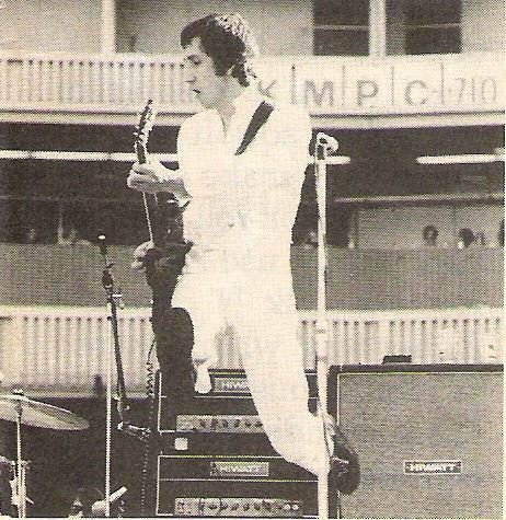 Who, The / Pete On Stage - Anaheim Stadium | Magazine Photo (1970)