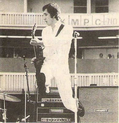 Who, The / Pete On Stage - Anaheim Stadium | Magazine Photo (1970)