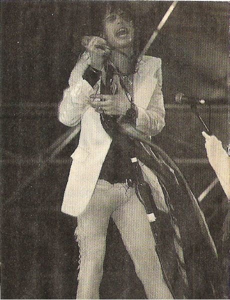 Aerosmith / Steven On Stage, Holding Mic. + Scarves, Eyes Closed | Magazine Photo (1979)