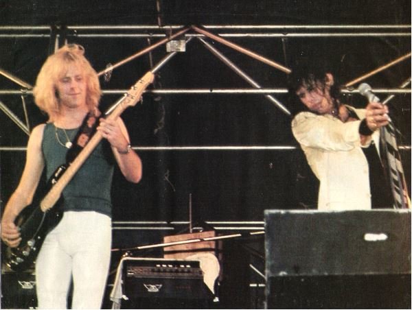 Aerosmith / Tom Hamilton + Steven Tyler On Stage, Tom On Left | Magazine Photo (1978)