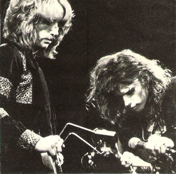 Aerosmith / Brad Whitford + Steven Tyler On Stage, Playing Shakers | Magazine Photo (1978)