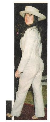 Hayek, Salma / White Suit and Hat | Magazine Photo | 2002