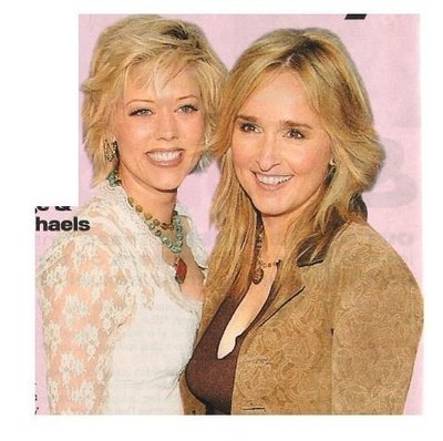 Etheridge, Melissa / With Tammy Lynn Michaels, Tammy in White Lace Top | Magazine Photo | 2002