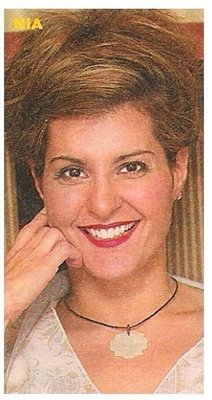 Vardalos, Nia / Seashell Necklace, Hand On Face, Closeup | Magazine Photo | 2002