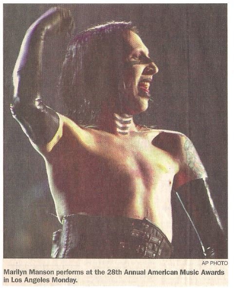 Marilyn Manson / Performs at the 28th Annual American Music Awards (2001)