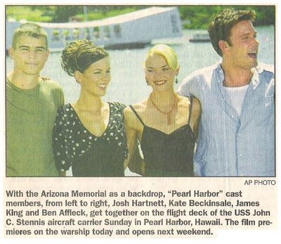 Affleck, Ben / With Pearl Harbor Cast Members | Newspaper Photo with Caption | May 2001