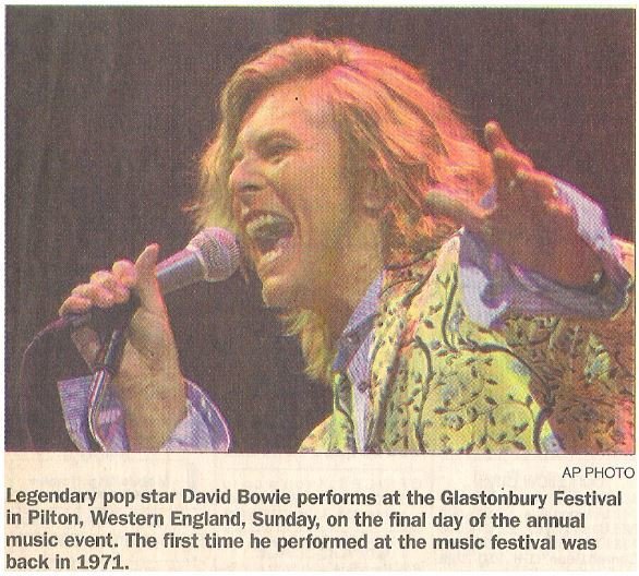 Bowie, David / Glastonbury Festival - Final Day | Newspaper Photo with Caption | June 2000
