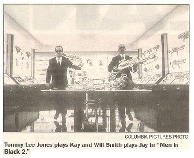 Jones, Tommy Lee / With Will Smith in Scene from &#39;Men in Black&#39; (2002)