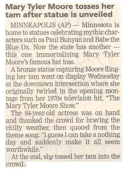 Moore, Mary Tyler / Tosses Her Torn After Statue is Unveiled (2002)