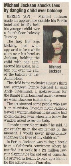 Jackson, Michael / Shocks Fans By Dangling Child Over Balcony | Newspaper Article with Photo | November 2002