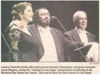 Pavarotti, Luciano / Farewell to Las Vegas Performance | Newspaper Photo with Caption | October 2002