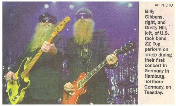 ZZ Top / On Stage - Hamburg, Germany | Newspaper Photo with Caption | October 2002