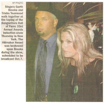 Brooks, Garth / Songwriters Hall of Fame | Newspaper Photo with Caption | June 2002 | with Trisha Yearwood